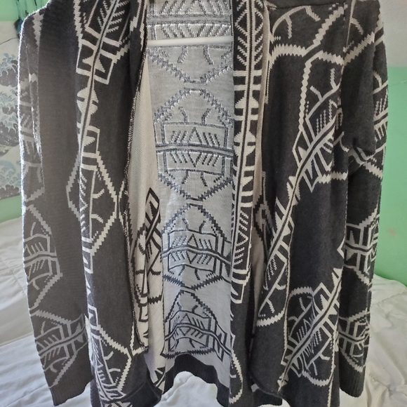 Cute flared cardigan - Picture 2 of 4